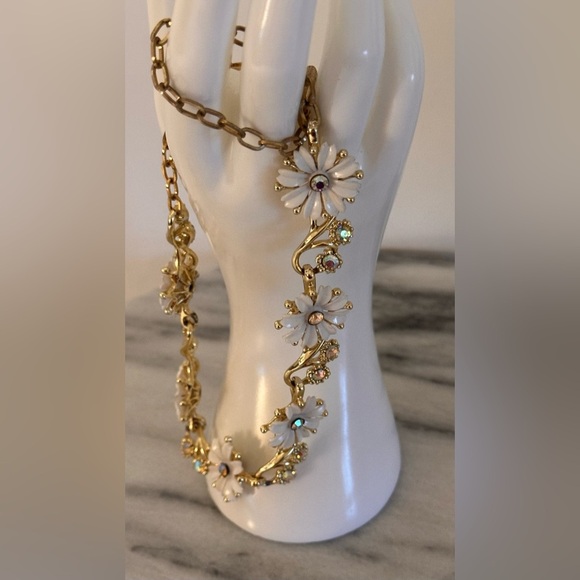 Vintage Elegant Gold and White Floral Necklace With Rhinestones Hook Closure - Picture 5 of 11